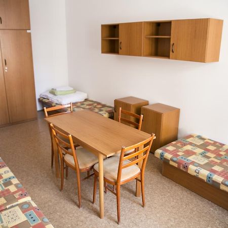 Dizzy Daisy Hostel Prague Extérieur photo