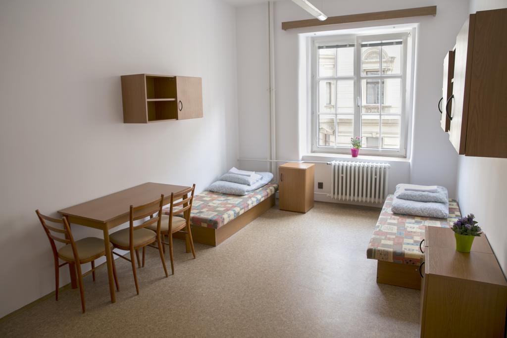 Dizzy Daisy Hostel Prague Extérieur photo