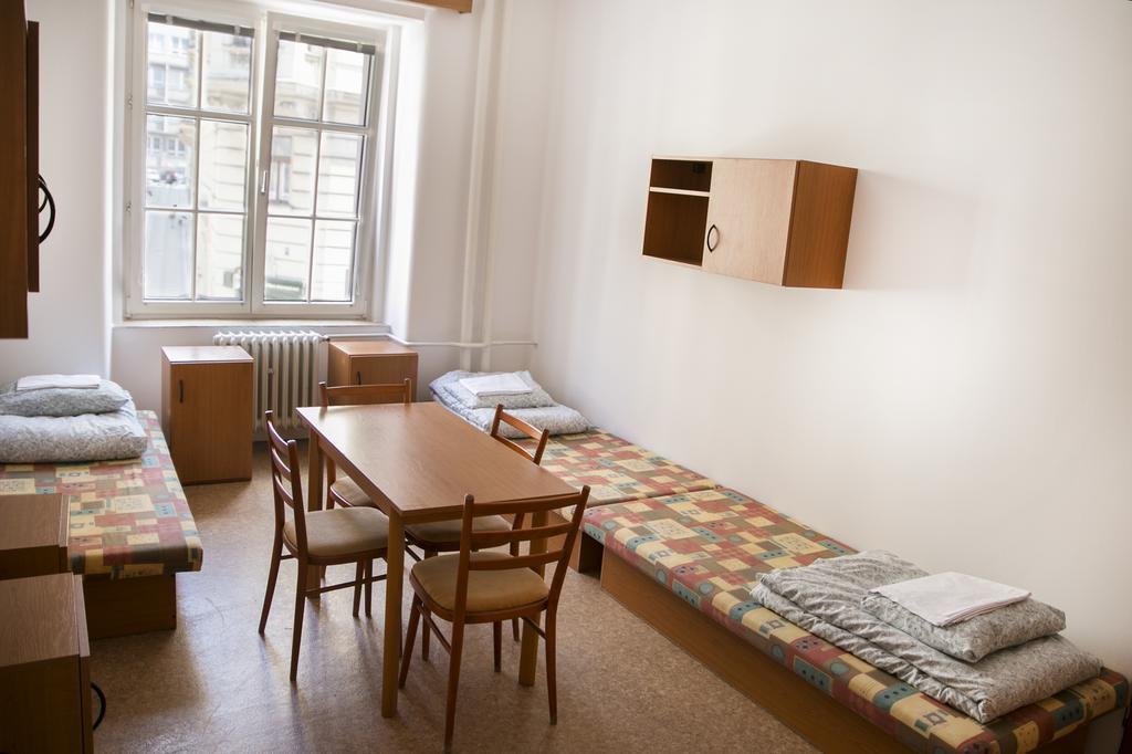 Dizzy Daisy Hostel Prague Extérieur photo
