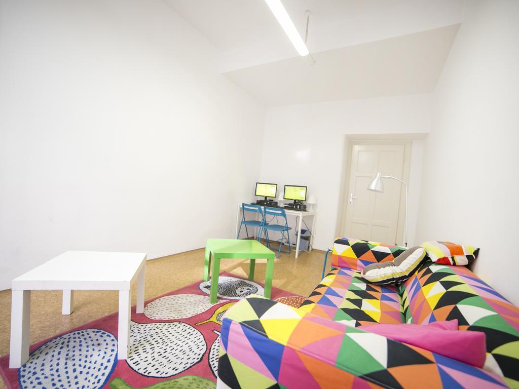 Dizzy Daisy Hostel Prague Extérieur photo