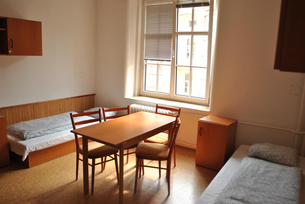 Dizzy Daisy Hostel Prague Chambre photo