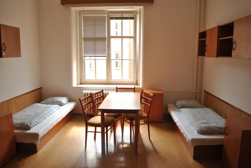 Dizzy Daisy Hostel Prague Chambre photo