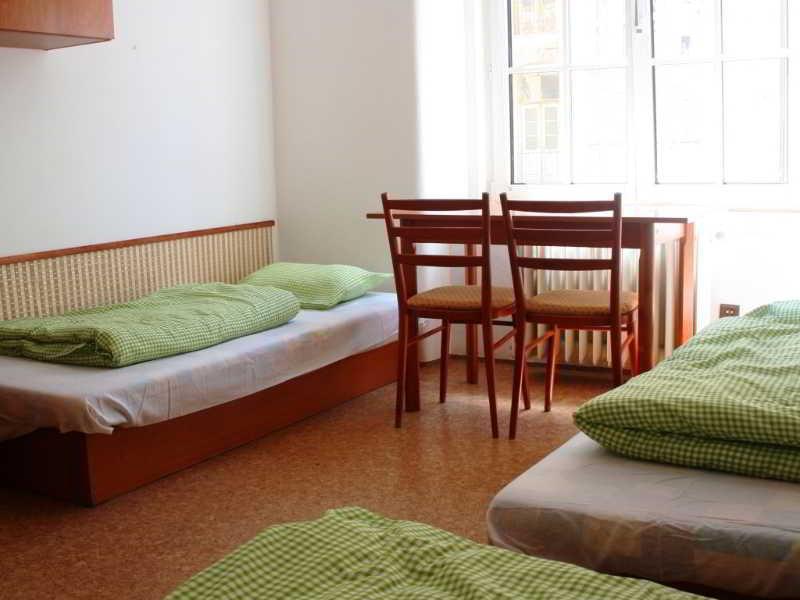 Dizzy Daisy Hostel Prague Extérieur photo